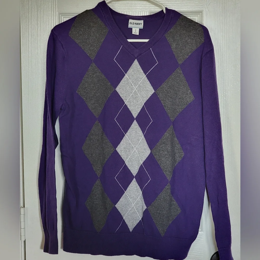 🌟Old Navy Men's argyle v-neck sweater, purple with dark gray and light gray